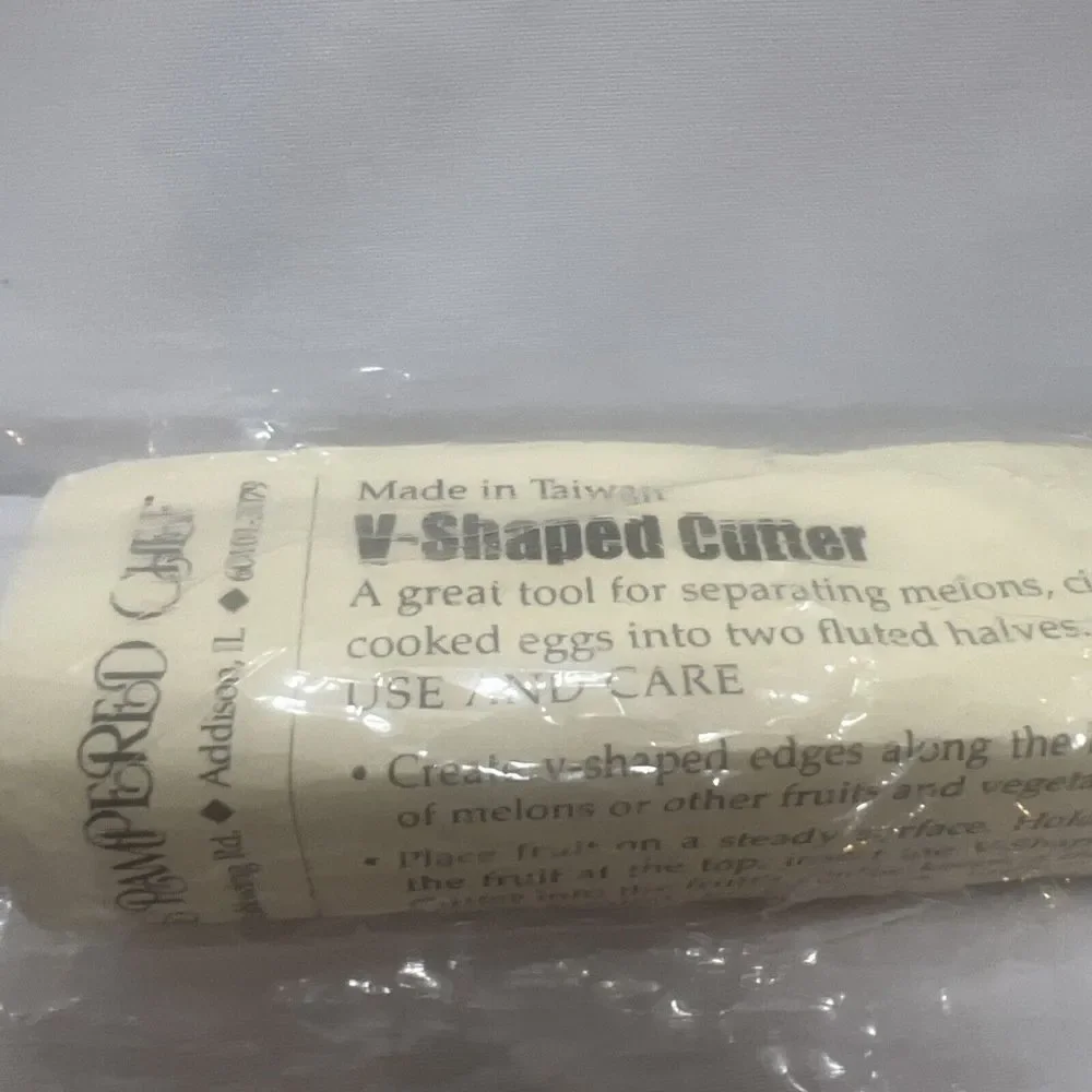The Pampered‎ Chef V-Shaped Cutter #1160 Vegetable Garnishing Tool Knife NEW NIP